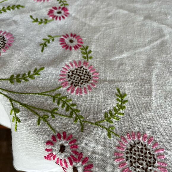 Vintage Hand Embroidered Linen Tablecloth Pink Floral Oval Cottagecore Farmhouse - Picture 6 of 9